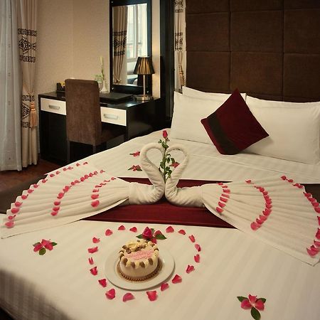 Queen's Central Hotel Hanoi Buitenkant foto
