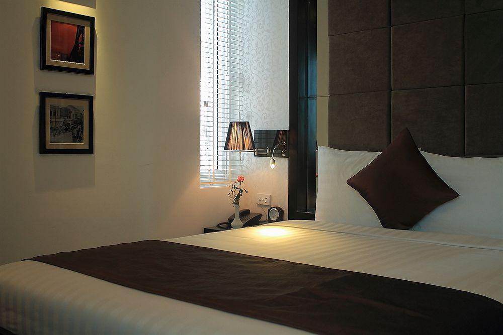 Queen's Central Hotel Hanoi Buitenkant foto