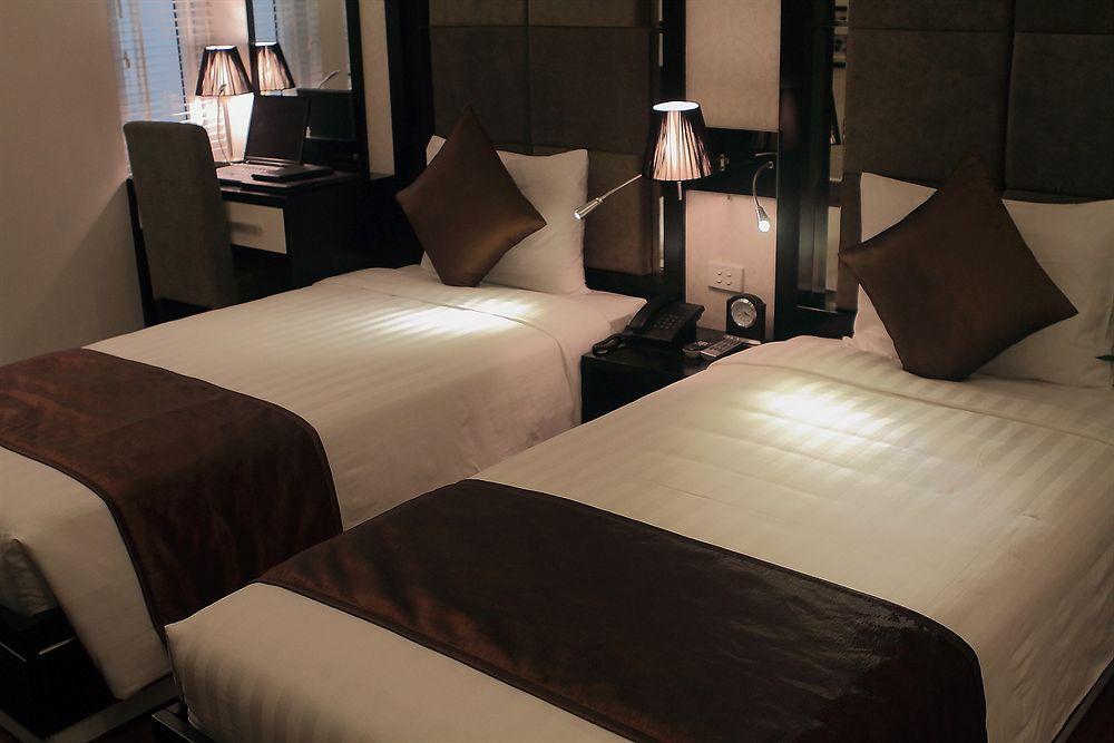 Queen's Central Hotel Hanoi Buitenkant foto