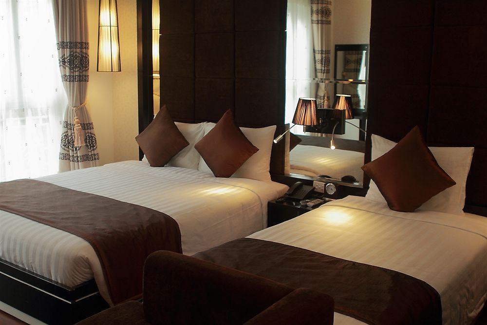 Queen's Central Hotel Hanoi Buitenkant foto