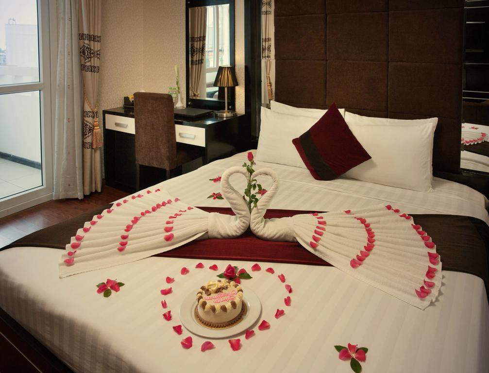 Queen's Central Hotel Hanoi Buitenkant foto