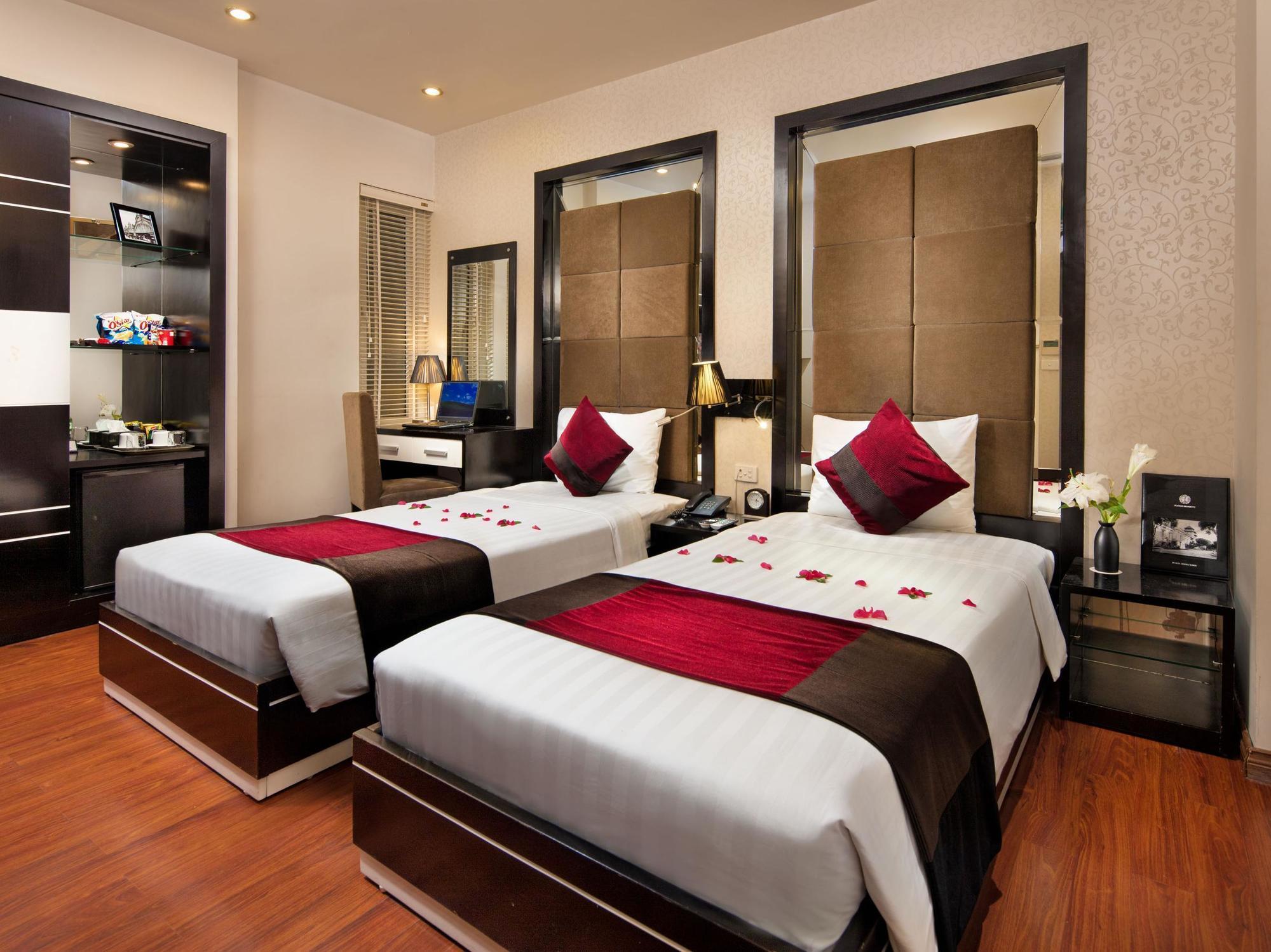 Queen's Central Hotel Hanoi Buitenkant foto