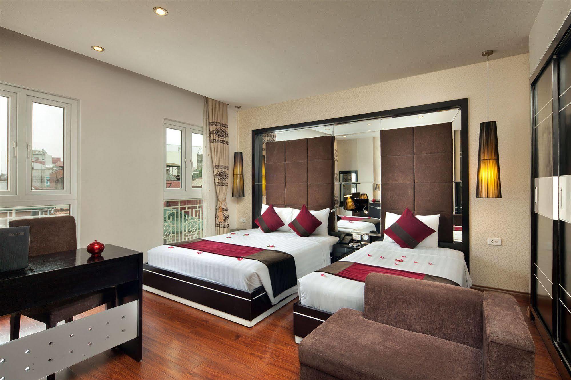 Queen's Central Hotel Hanoi Buitenkant foto