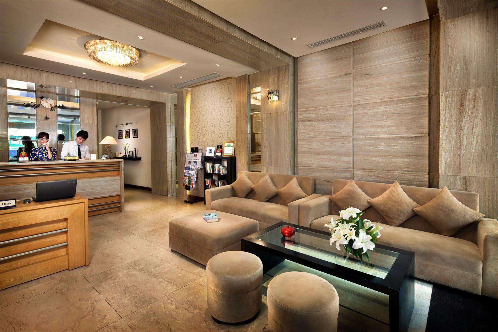 Queen's Central Hotel Hanoi Buitenkant foto